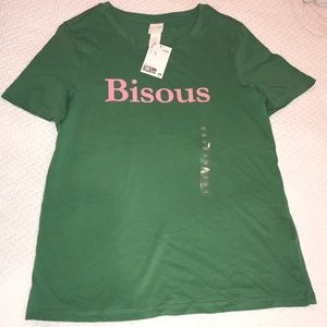 t-shirt “Bisous” which means “kisses” in French
